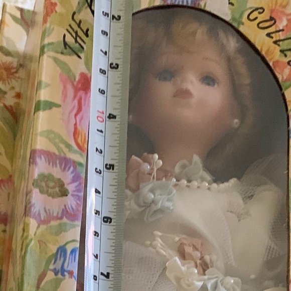 Collectible 16” Porcelain Doll Ballet Dancer Tutus - Picture 10 of 10